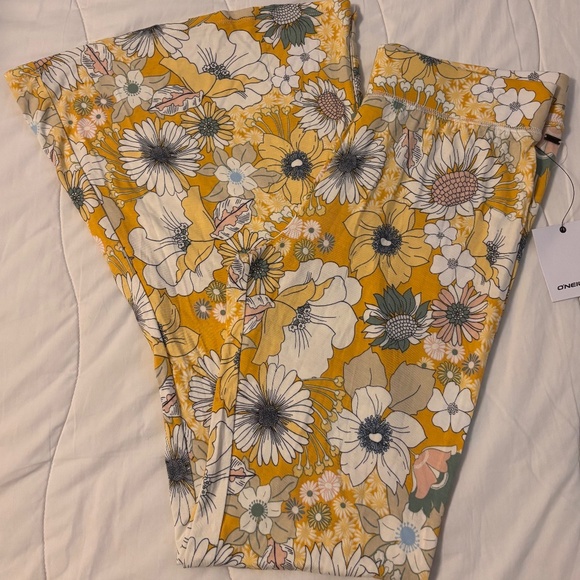 O’NEILL Daisy Bell  Yellow Floral Pull On Size Medium  NWT - Picture 1 of 9